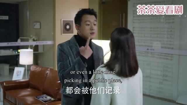 灰姑娘氣衝衝找霸總算賬，霸總一看形勢不妙，把她壓在鋼琴上撩的她小鹿亂撞！ смотреть онлайн