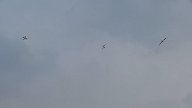 Meeting day on 20160227 P-51 formation flight смотреть онлайн