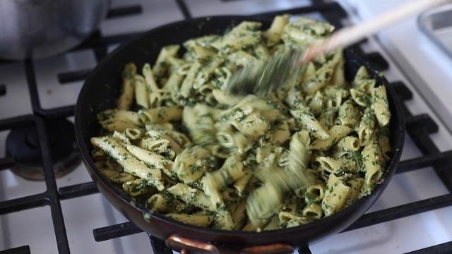 Kale Pesto Penne | Dairy-Free & Vegan Pasta Recipe смотреть онлайн