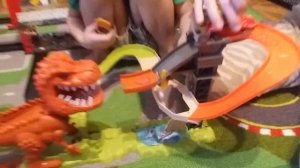 распаковка трэк динозавр (типа ХОТ ВИЛС)/ Unpacking dinosaur track (type HOT WHEELS) /