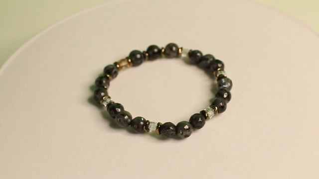 ночной лаврикит