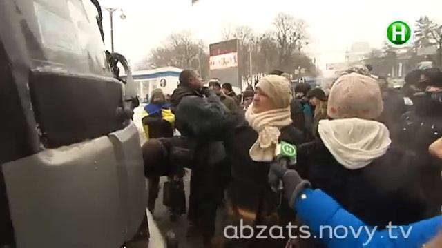 Хроники дня после штурма - Абзац! - 11.12.2013 смотреть онлайн