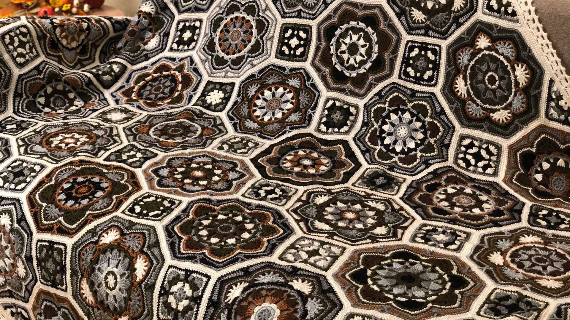 АНОНС МК .Плед крючком " Персидская плитка" Для начинающих. (Плед в наличии , Размер Ш.2.05 Д.2.48) смотреть онлайн