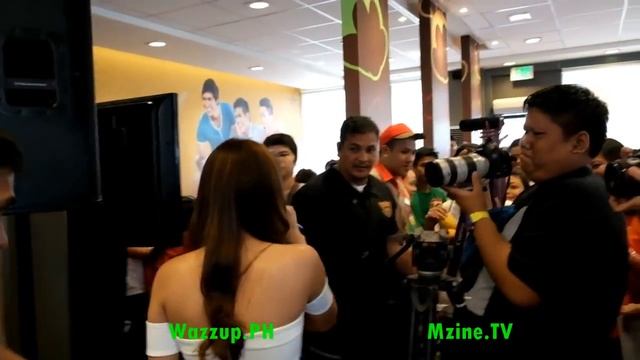 Nadine Lustre performs at the Jollibee Maaga ang Pasko event смотреть онлайн