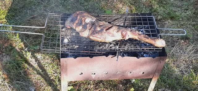 Баранья нога на углях смотреть онлайн
