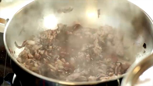 Tagliatelle radicchio e salsiccia смотреть онлайн