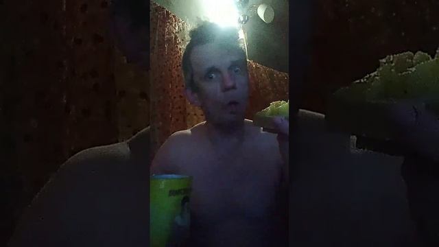 ужин кабачки на хлебе и чай #кабачки #хлеб #чай #обжор #мукбанг смотреть онлайн