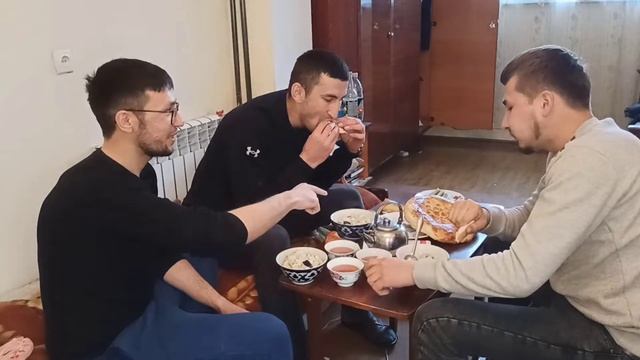 Месяц живу на 6700 сом. ДЕНЬ 24. (кутабы взамен на лепешки) смотреть онлайн