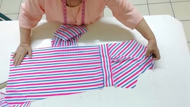 Cómo hacer un Vestido Estilo Imperio con botonadura al frente y juego de rayas al colocar la tela смотреть онлайн