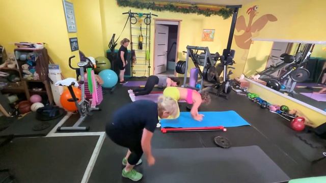 Круговая тренировка 45+ смотреть онлайн