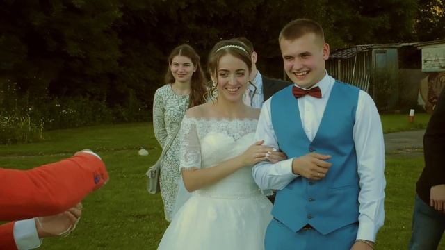 UHD 4K шоу мыльных пузырей от ведущих на свадьбу