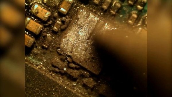 Демонтаж микросхем с помощью бормашинки Dremel 3000