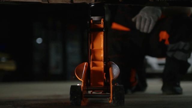 Домкрат подкатной ВИХРЬ ДМК-2,5ФК гидравлический 73/5/4/4 смотреть онлайн