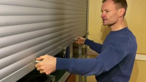 Шкаф в паркинг с роллетными дверцами. Как правильно открывать и закрывать.