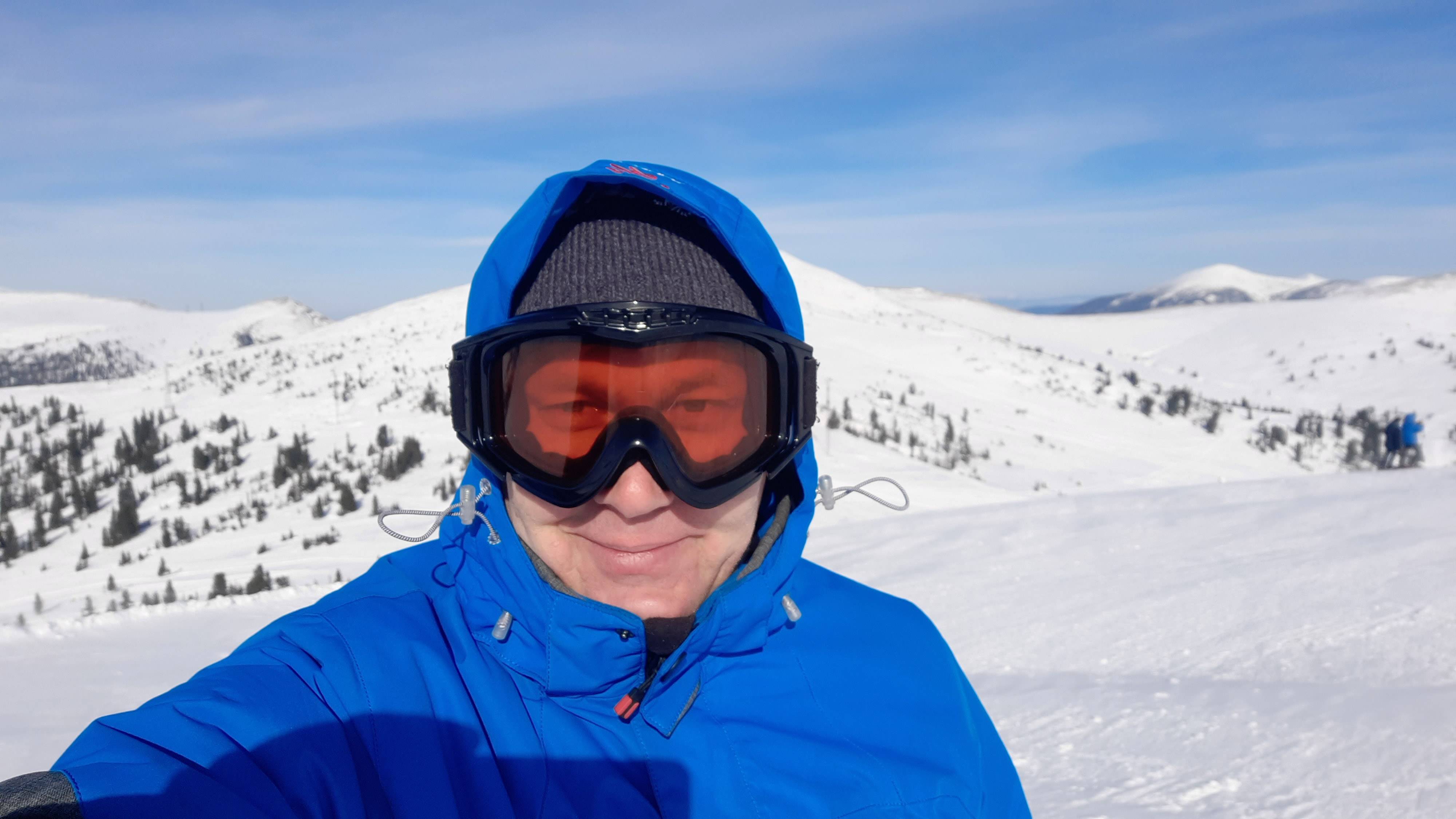 Ергаки. Спуск с горы на лыжах смотреть онлайн