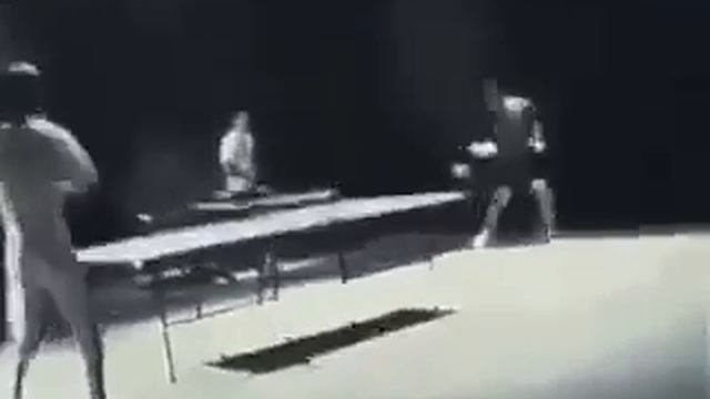 Уникальное видео !!! Брюс Ли играет в теннис нунчаками !!! смотреть онлайн