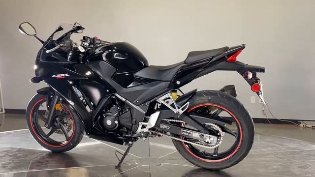 2016 Honda CBR300R смотреть онлайн