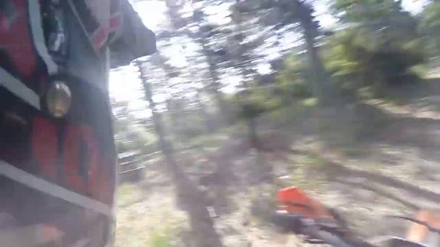 Enduristi Idioti: Corsetta per Due - 300 2t vs 400 4t, KTM vs Beta смотреть онлайн