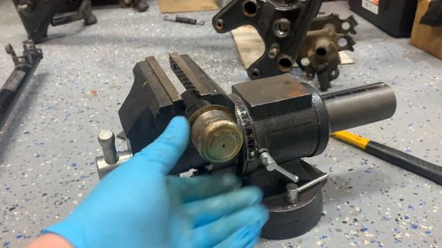 CX500 Swing arm and bearing removal removal смотреть онлайн