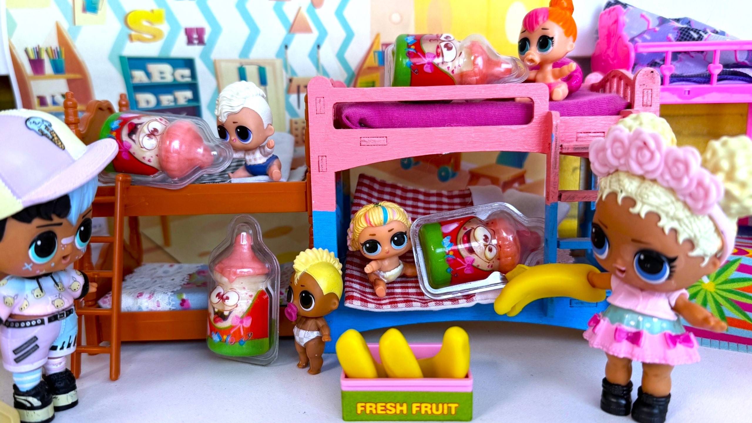 КУКЛЫ ЛОЛ😛 МУЛЬТИК СЮРПРИЗ😁 МАРМЕЛАДНОЕ МОЛОКО🍼🍼 в ДЕТСКОМ садике ЛОЛ истории ДАРИНЕЛКА смотреть онлайн