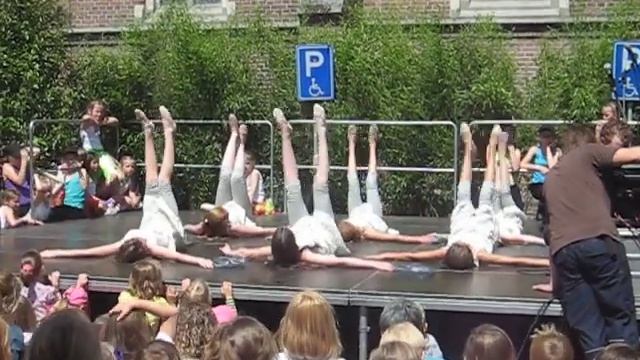 8 Bavel Anno 2009 Optreden Dansschool Lotuz klassieke dans 18 u woensdag смотреть онлайн