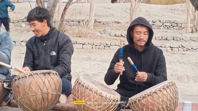 Ladakhi Male Folk dance with Folk musical instruments "Daman and Surna" смотреть онлайн