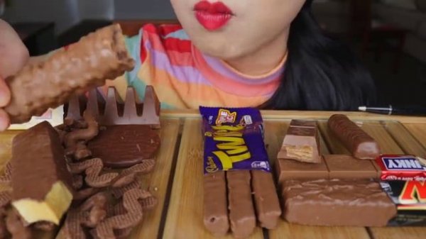 ASMR EATING CHOCOLATE|АСМР ИТИНГ ШОКОЛАДА✨