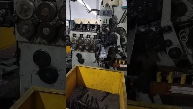 HF Deluxe compressing spring смотреть онлайн