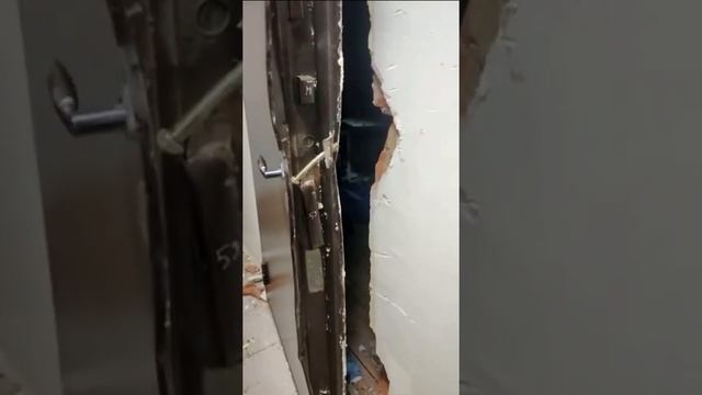 Было изъято сейфы. А так же без протокола личные деньги монахинь и золото с чудотворных икон! смотреть онлайн