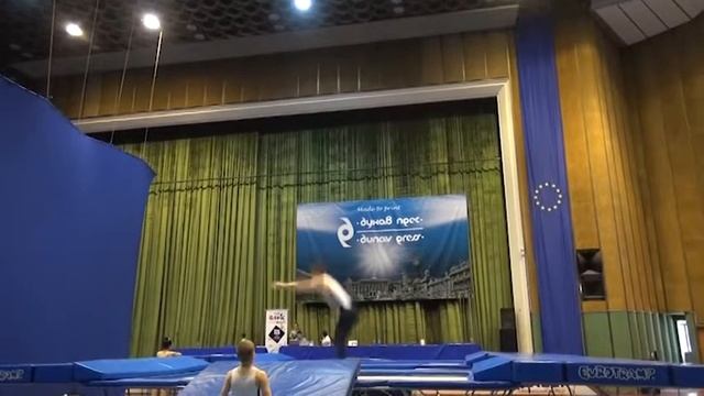 Мариян Михалев и Мариела Пенева станаха шампиони на Държавното първенство по скокове на батут смотреть онлайн