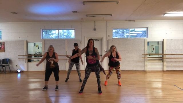 Zumba®️ With Lo: *Cha Charanga / El Rubio Loco* смотреть онлайн