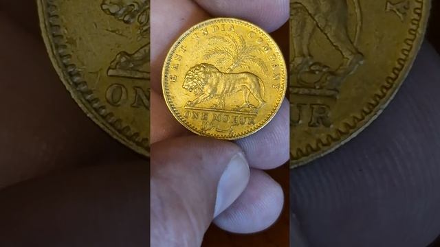 Индия 1 мохур 1841 золото видео 2