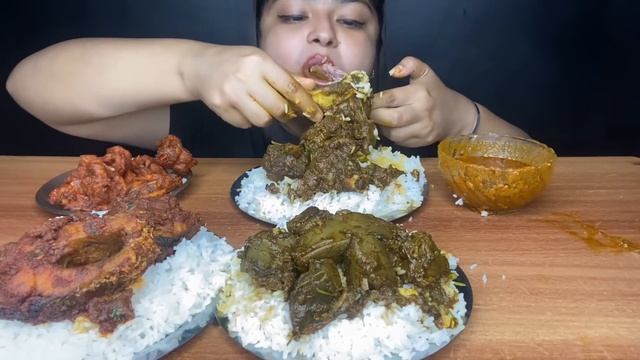 SPICY CHICKEN CURRY🔥SPICY MUTTON CURRY,EGG CURRY,MUTTON LIVER CURRY AND FISH CURRY WITH RICE EATING смотреть онлайн