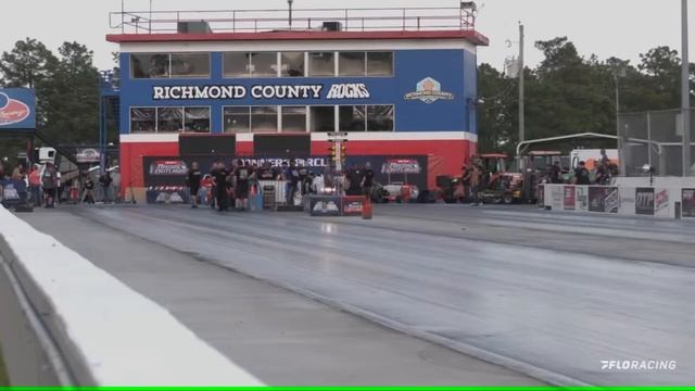 LIVE: Battle of the Thrones at Rockingham Dragway смотреть онлайн