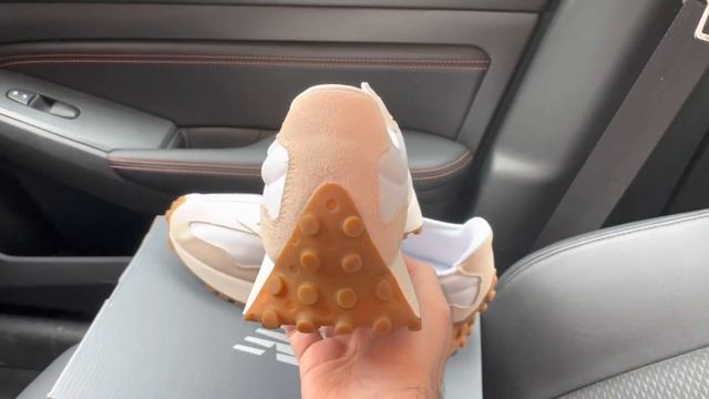 New Balance 327 Turtle Dove Munsell White shoes смотреть онлайн