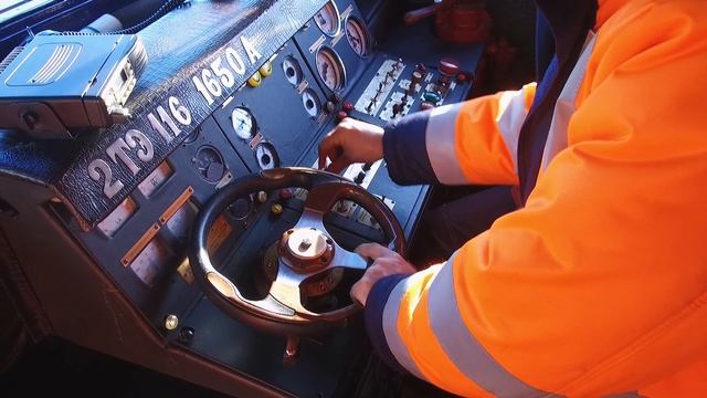 Хоккеист в роли машиниста смотреть онлайн