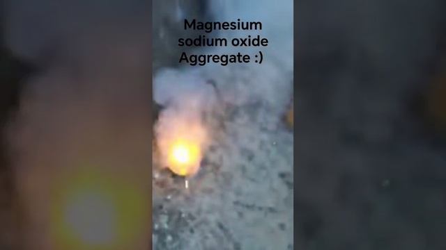 Throwing sodium metal into water #experiment #science #magnesiumoxide #chemistry #explosion #sodiu смотреть онлайн