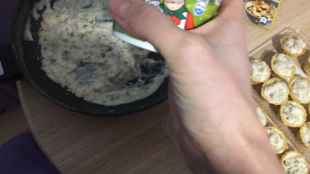 Жульен из курицы и грибов смотреть онлайн
