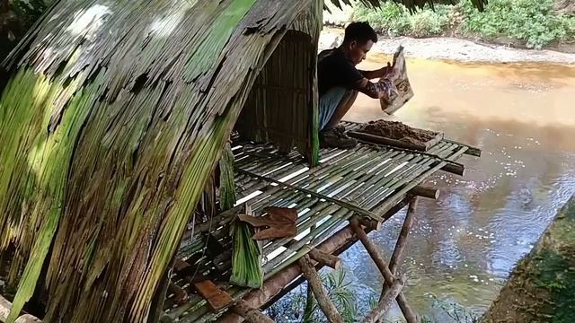 Solo camping sambil mancing ikan di alam bebas смотреть онлайн
