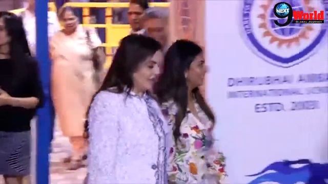 Nita Ambani, Isha Imbani, Anant & Akash Ambani with Shokla Mehta at Dhiru Bhai Ambani School смотреть онлайн