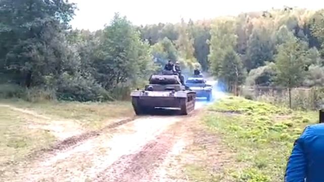 На съемках к/к "Танкист" (р.н."Любимый город") смотреть онлайн