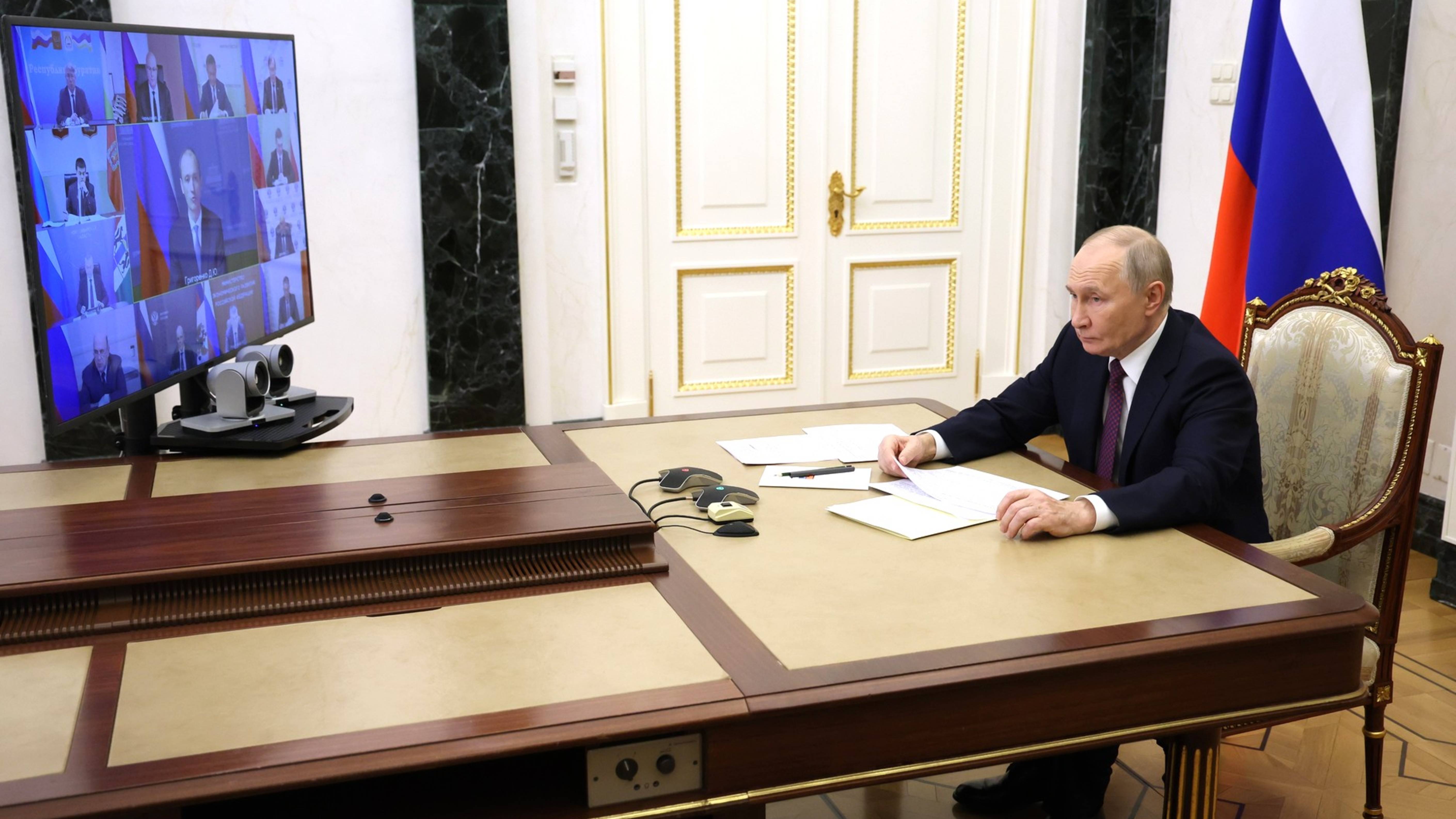 Владимир Путин провёл в режиме видеоконференции совещание с членами Правительства [ 2024 ] смотреть онлайн