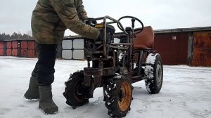 Тракторок примеряет скелет капота и готовую заднею навеску.