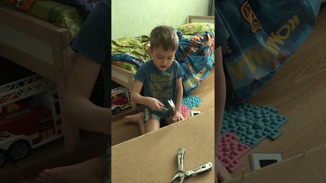 Собираем полку из Икеи смотреть онлайн