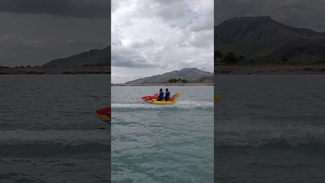شارک فِش پر سواری | Thrilling Shark Fish Banana Boat Ride at Khanpur Lake Mabali Island смотреть онлайн
