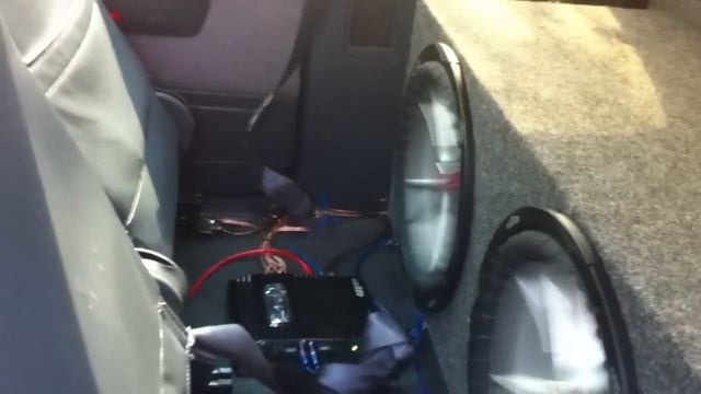 2 Kicker CompVr 12"s 1000 watt amp playing Wiz Khalifa "On My Level" & Yelawolf "F.U." смотреть онлайн