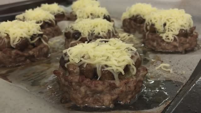 Мясные Корзиночки с Грибами под Горячим Сыром - Нереально ВКУСНО смотреть онлайн