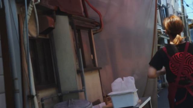 サラリーマンで満席！地元民が子供の時から通い続ける6席だけの昭和の中華そば屋「中華そば 住吉」 смотреть онлайн