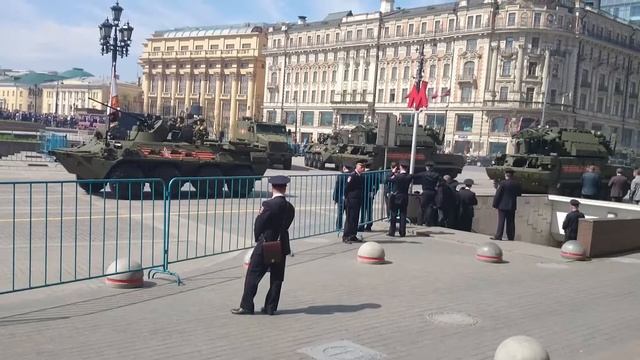 Движение техники к красной площади смотреть онлайн