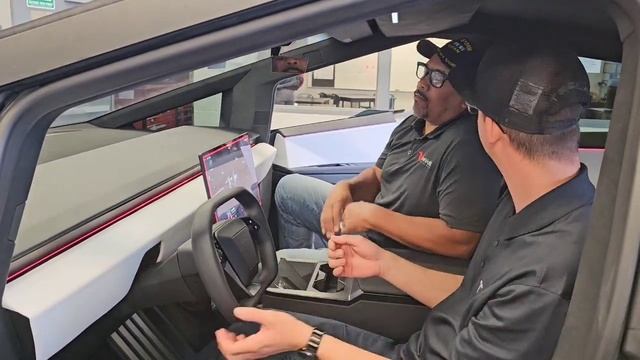 Tesla Cybertruck with Factory Wrap смотреть онлайн